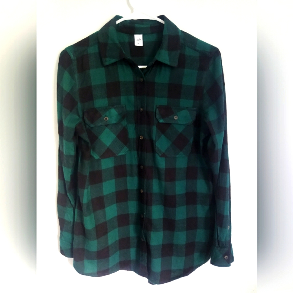 Twik tow pocket women shirt size S Excellent condition